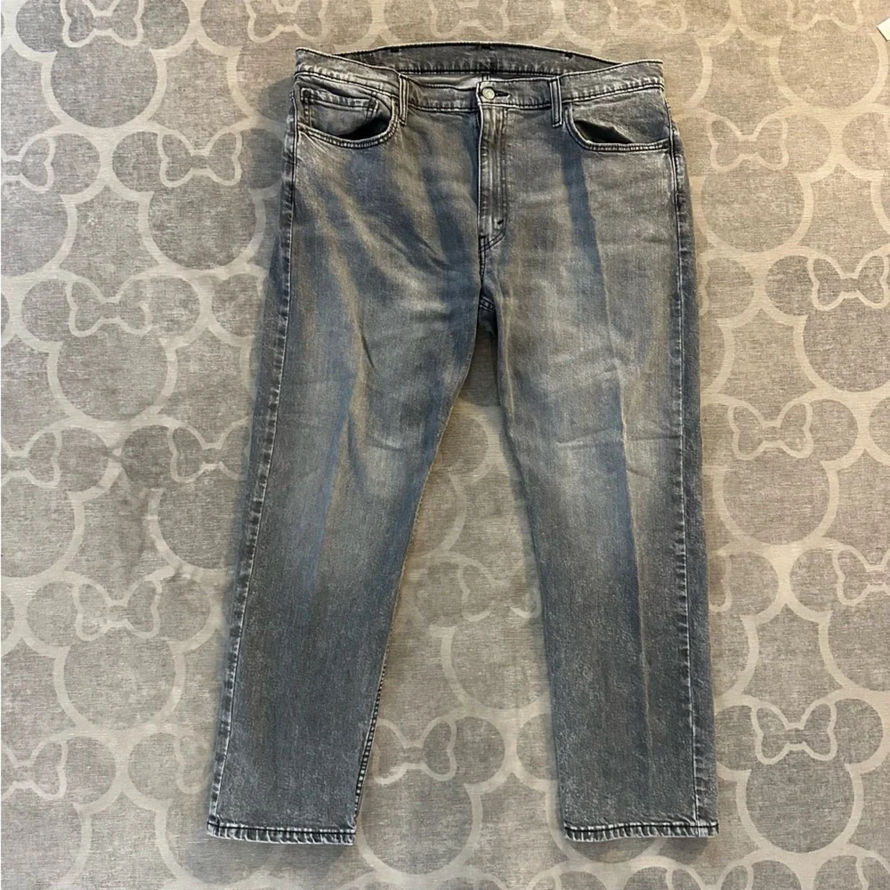 Levis straight tone